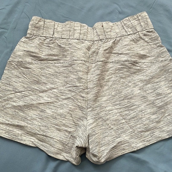 Lululemon On The Fly Short - Picture 2 of 4